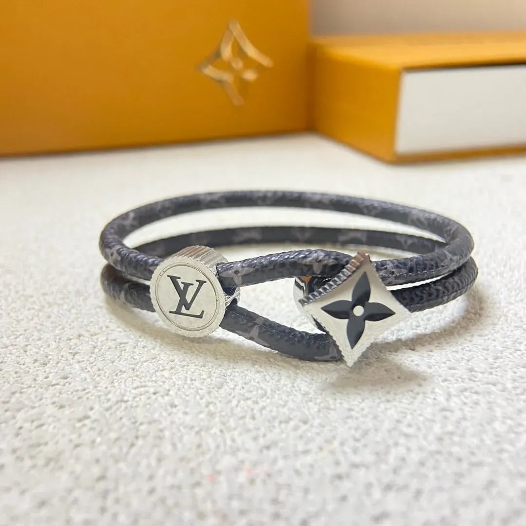 Fashionable Pointed-Flower Leather Bracelet