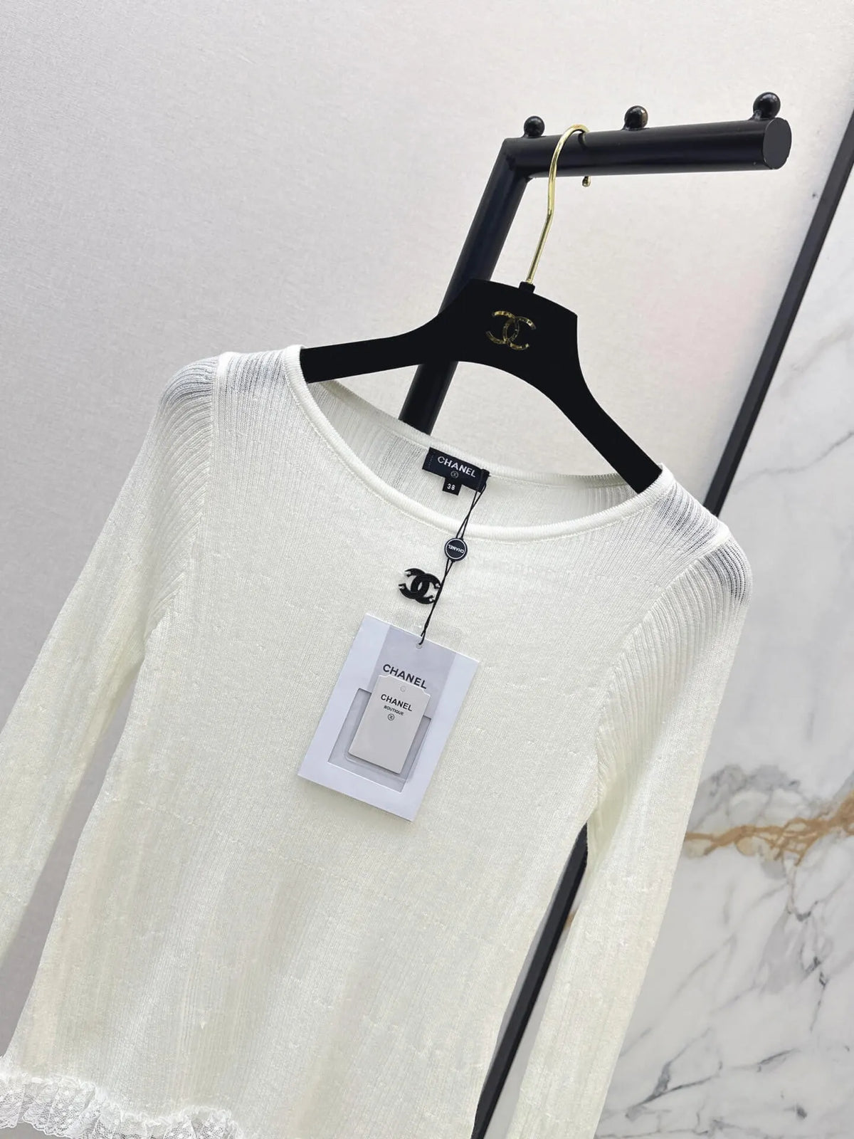 Round Neck Lace Hem Knit Top
