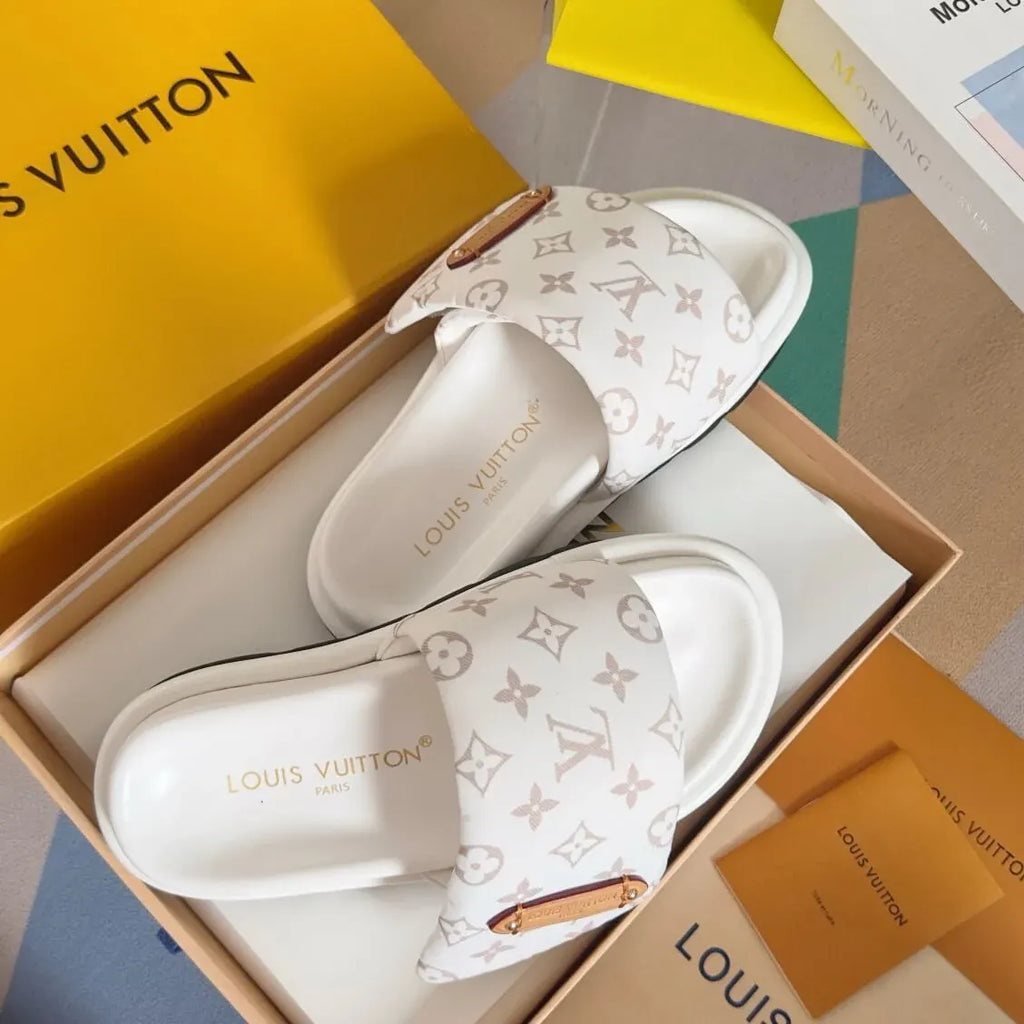 Women's White All-Over Print Slippers