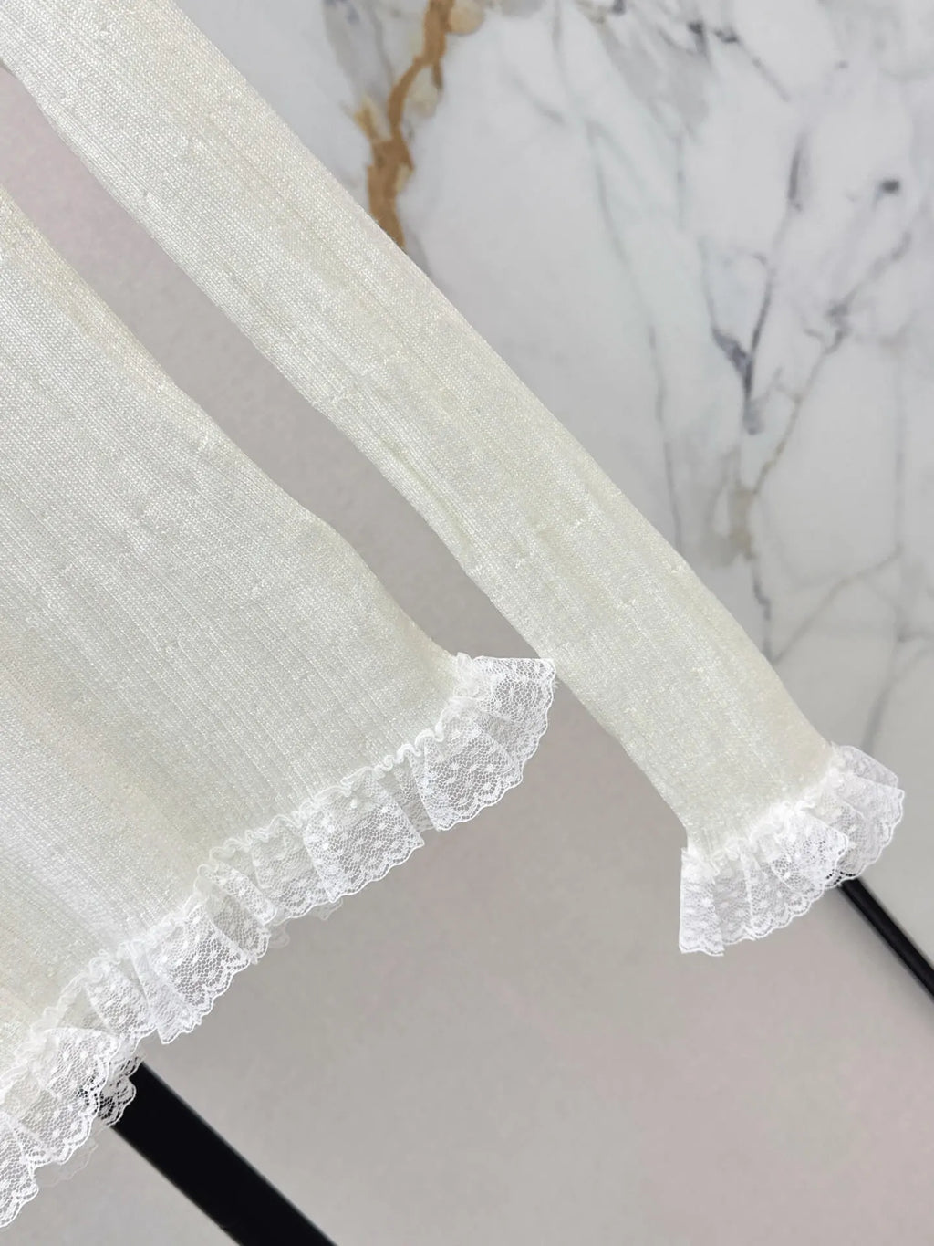 Round Neck Lace Hem Knit Top
