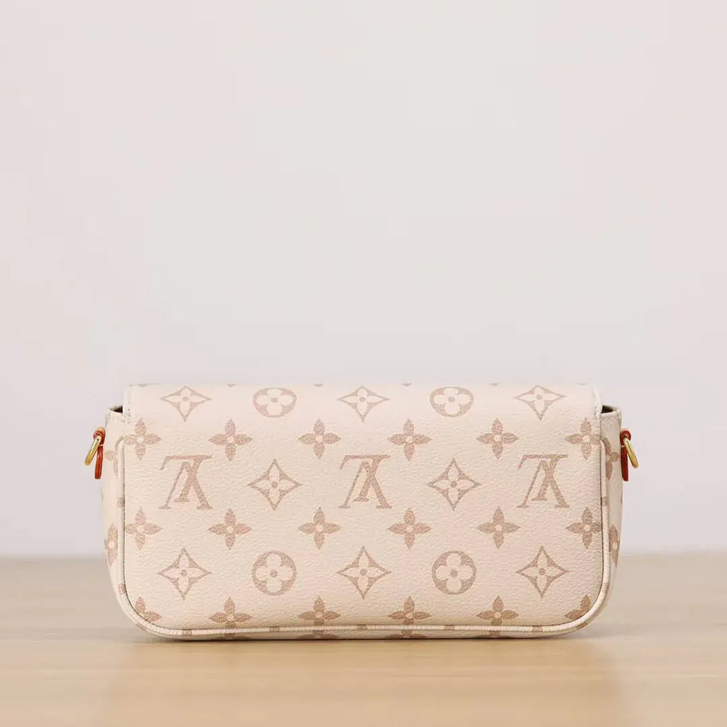 Light-colored Full-Print Clutch Shoulder Bag