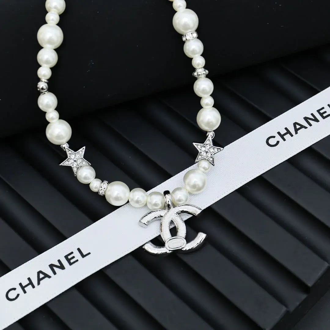 Glamorous Star Pearl Necklace