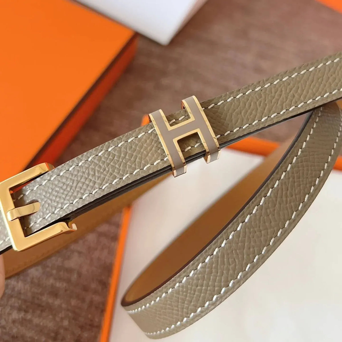 Classic Minimalist Collection Letter Buckle Ultra-Slim Belt