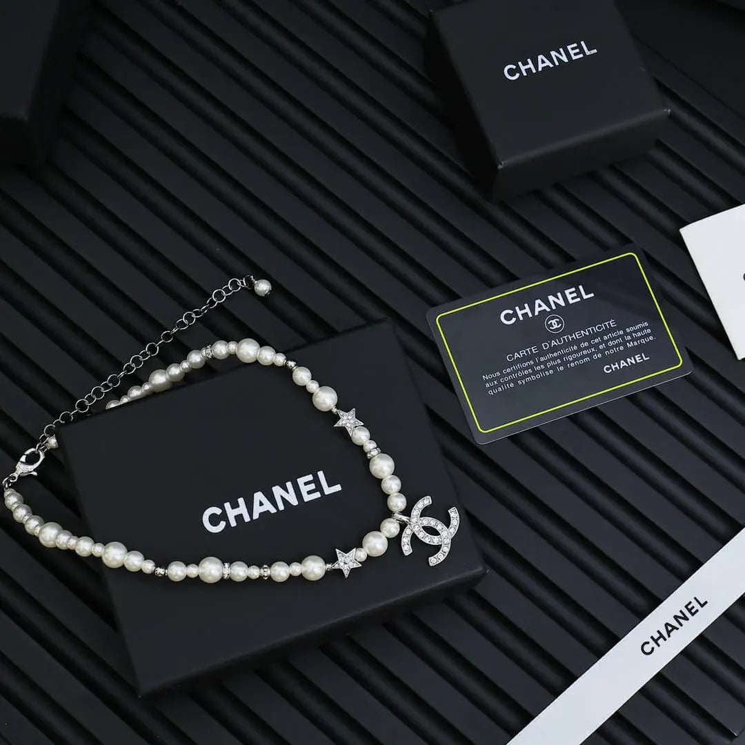Glamorous Star Pearl Necklace