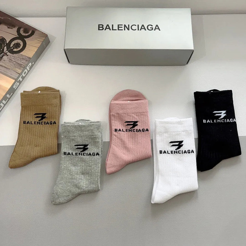 Lettering Pattern Socks
