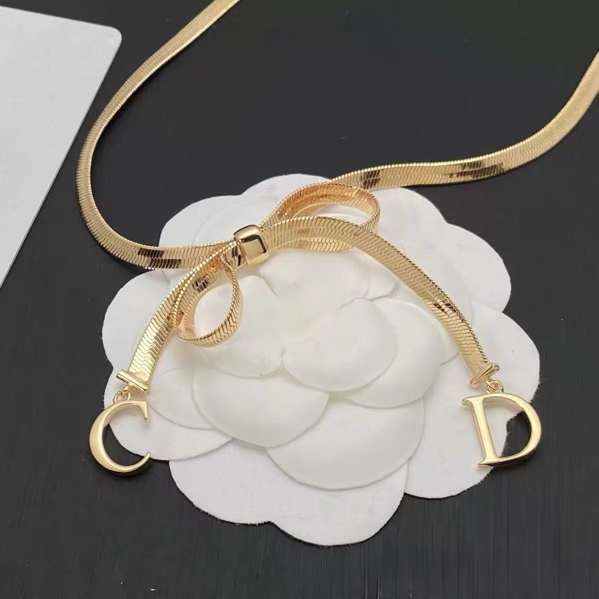 Unique Chain Bow Necklace