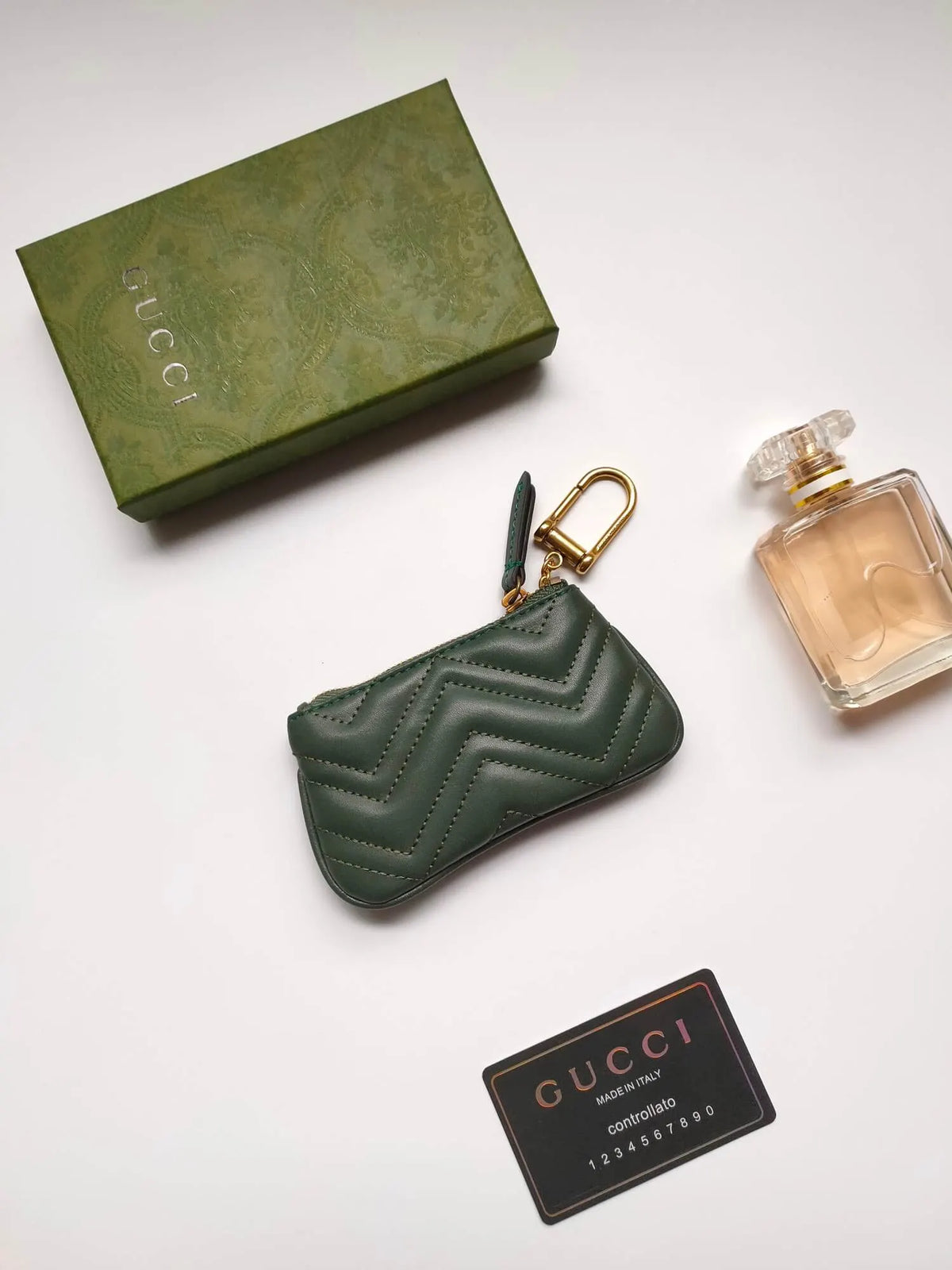 Zigzag Stitch Small Organizer Wallet