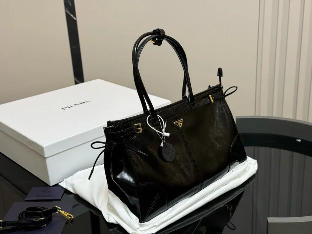 Vintage Glossy Triangle  Handbag