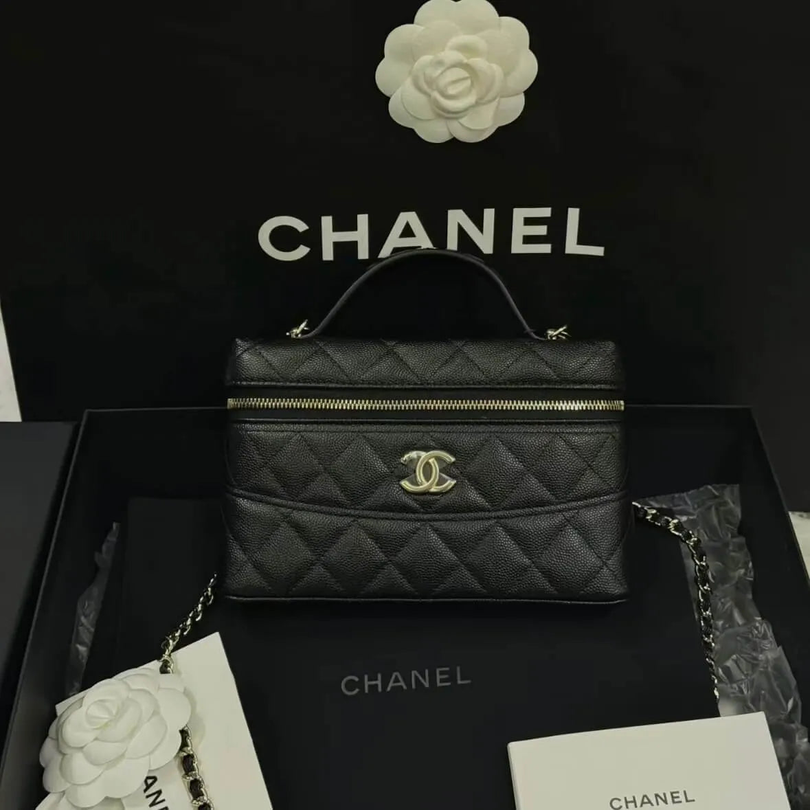 Classic Timeless Pebbled-Leather Handle Box Bag