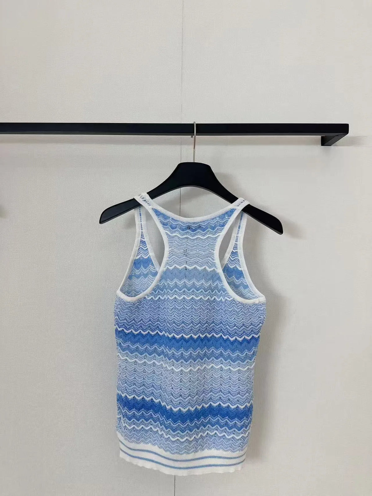 Wave Pattern Gradient Vest