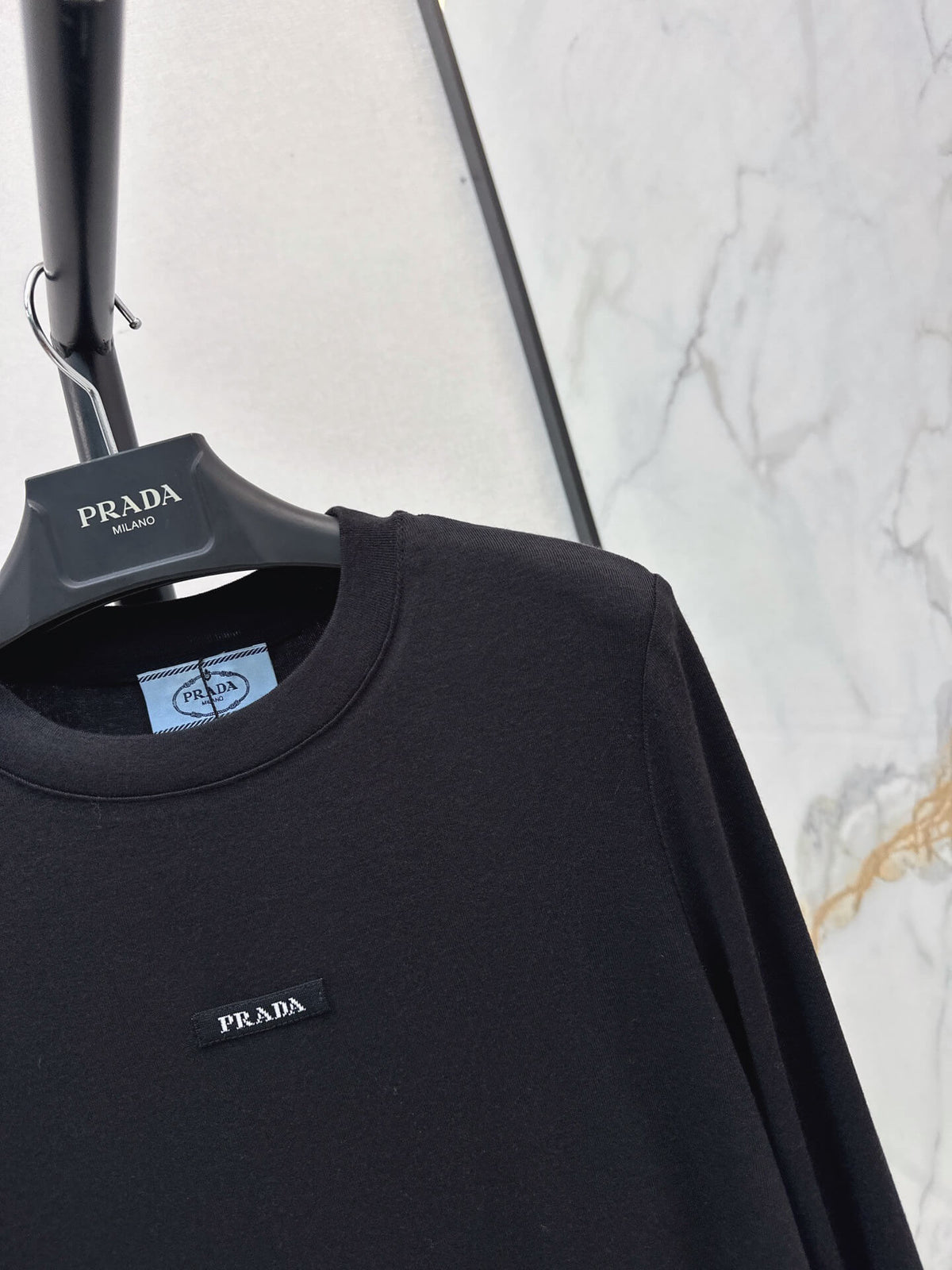 Cropped Label Basic Long Sleeve Tee