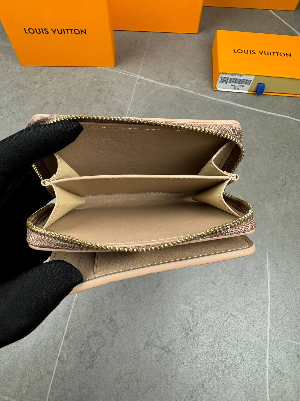 Zipper Detail Short Wallet