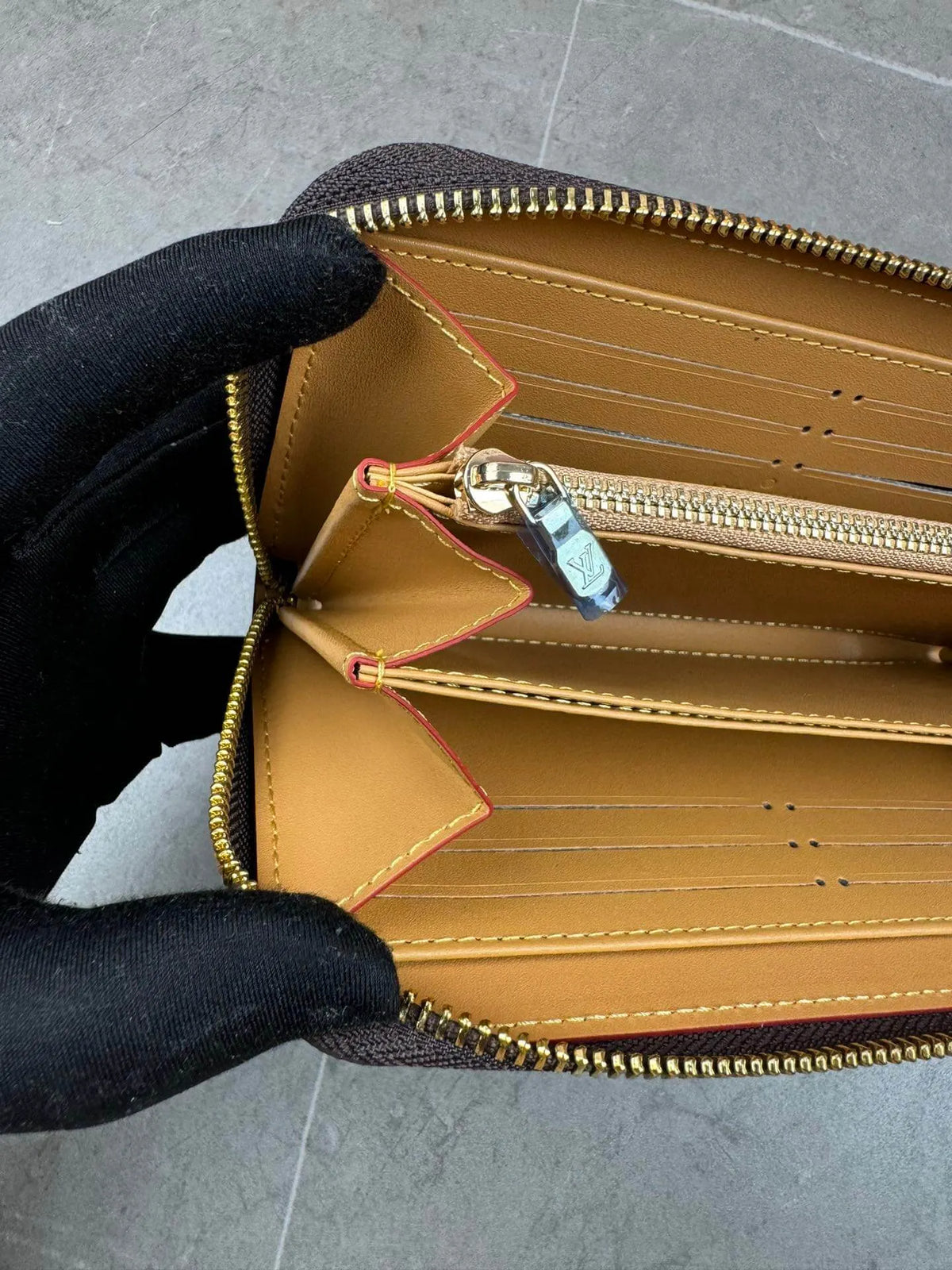 Vintage Style Zipper Wallet