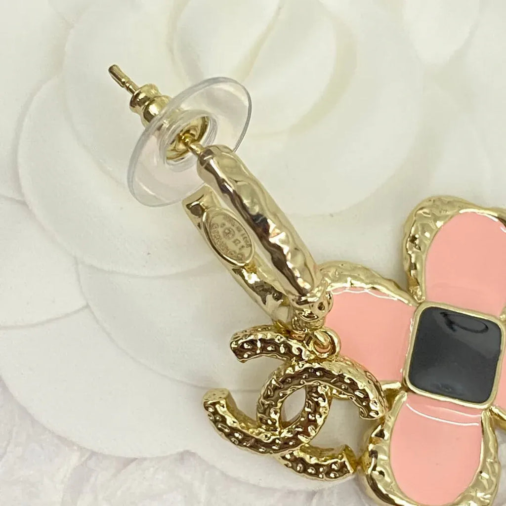 Color-Blocked Clover Earrings