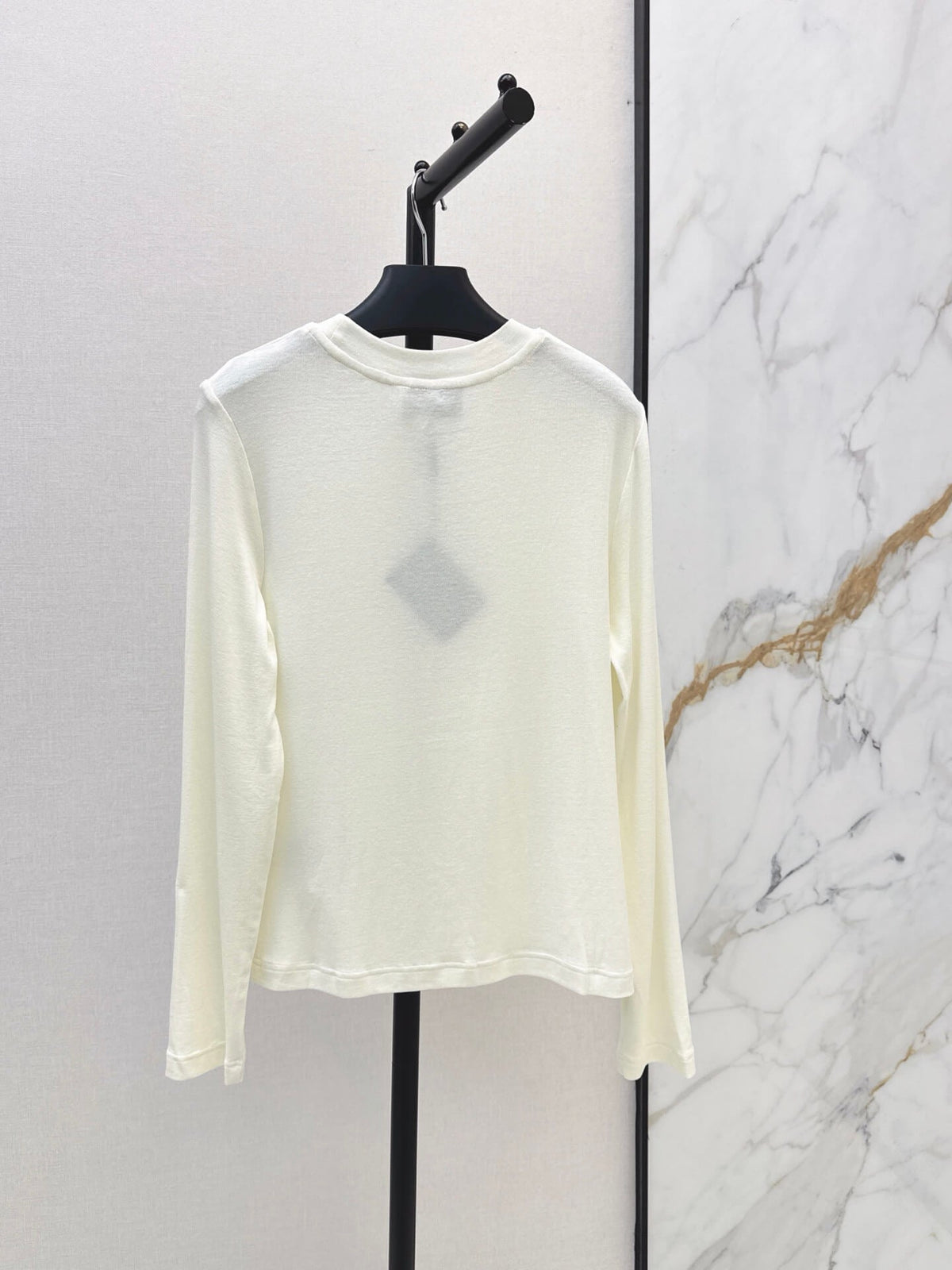 Cropped Label Basic Long Sleeve Tee