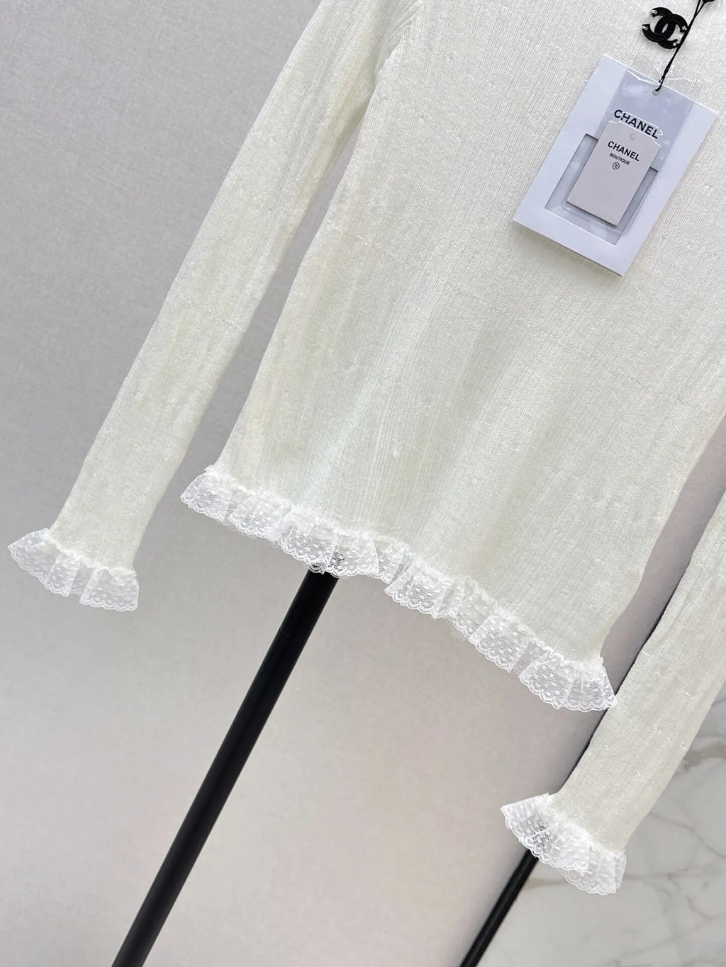 Round Neck Lace Hem Knit Top