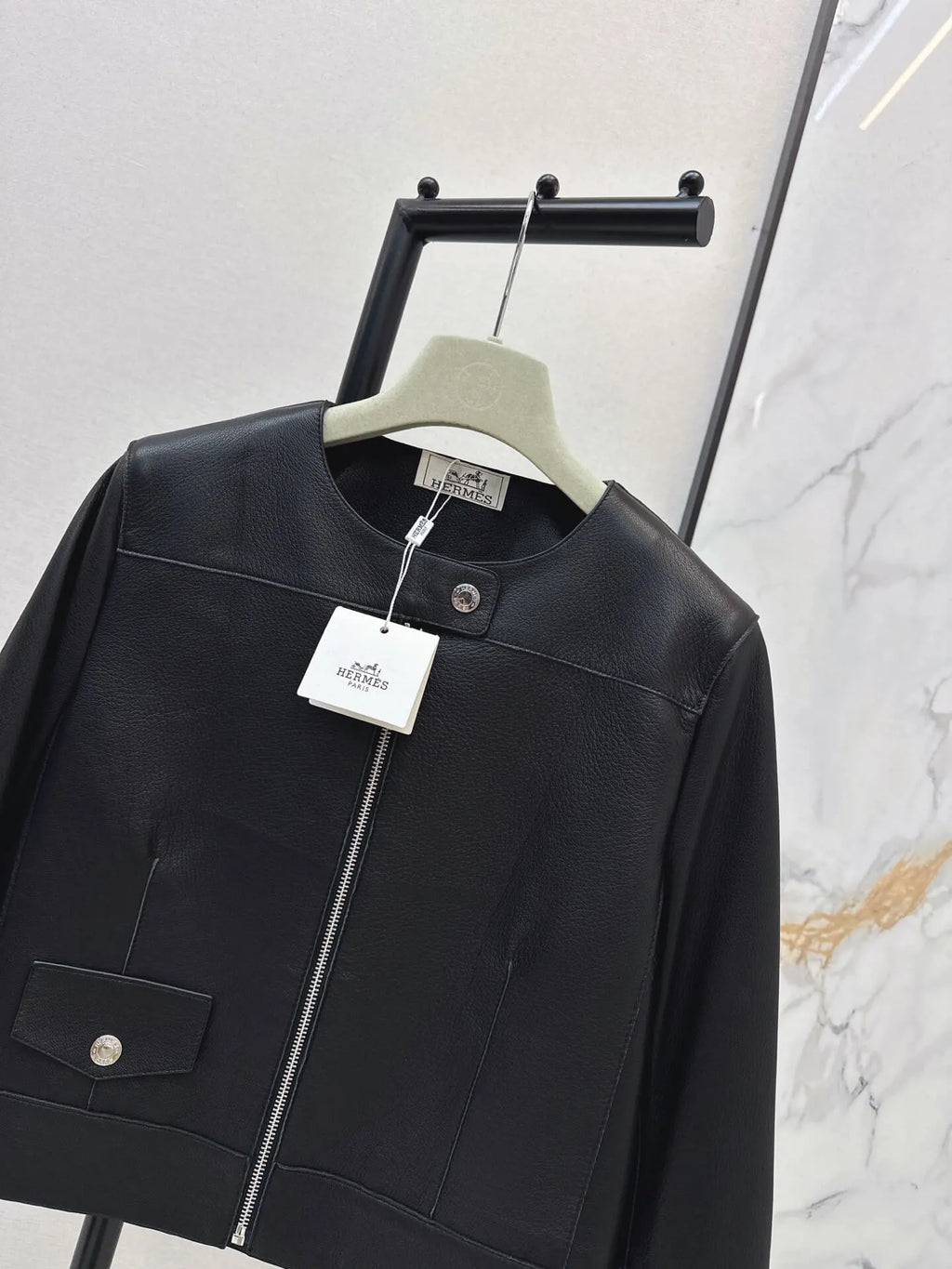 ound Neck Zip Cropped Leather Jacket
