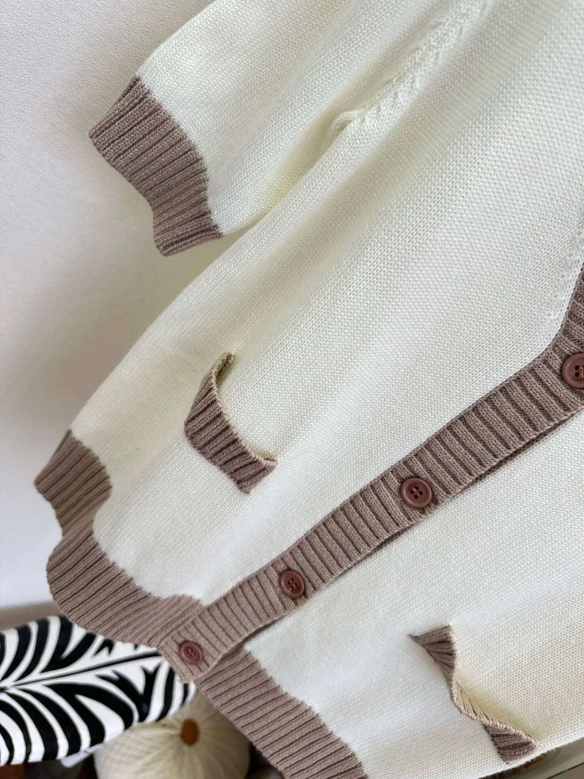 Dual Pocket Contrast Knit Cardigan