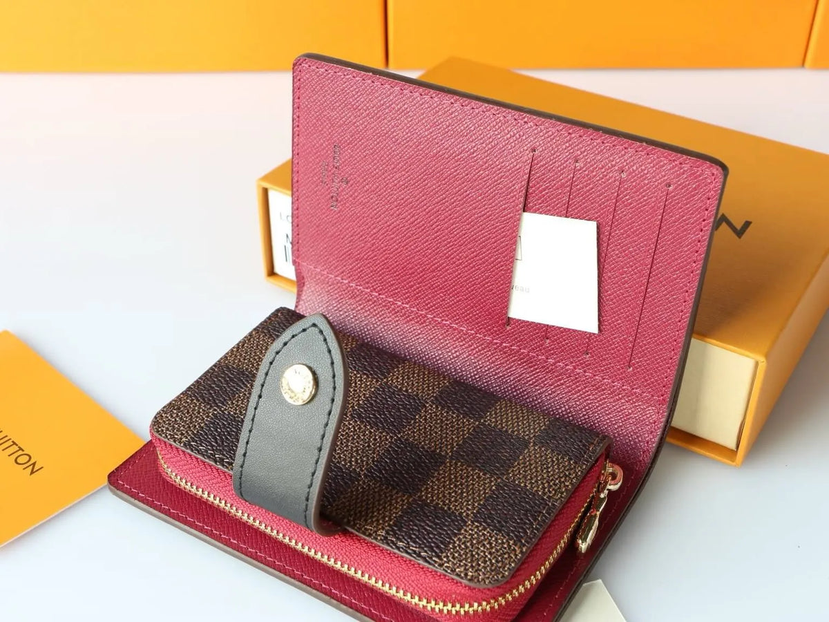Checkerboard Color-Blocked Buckled Short Wallet