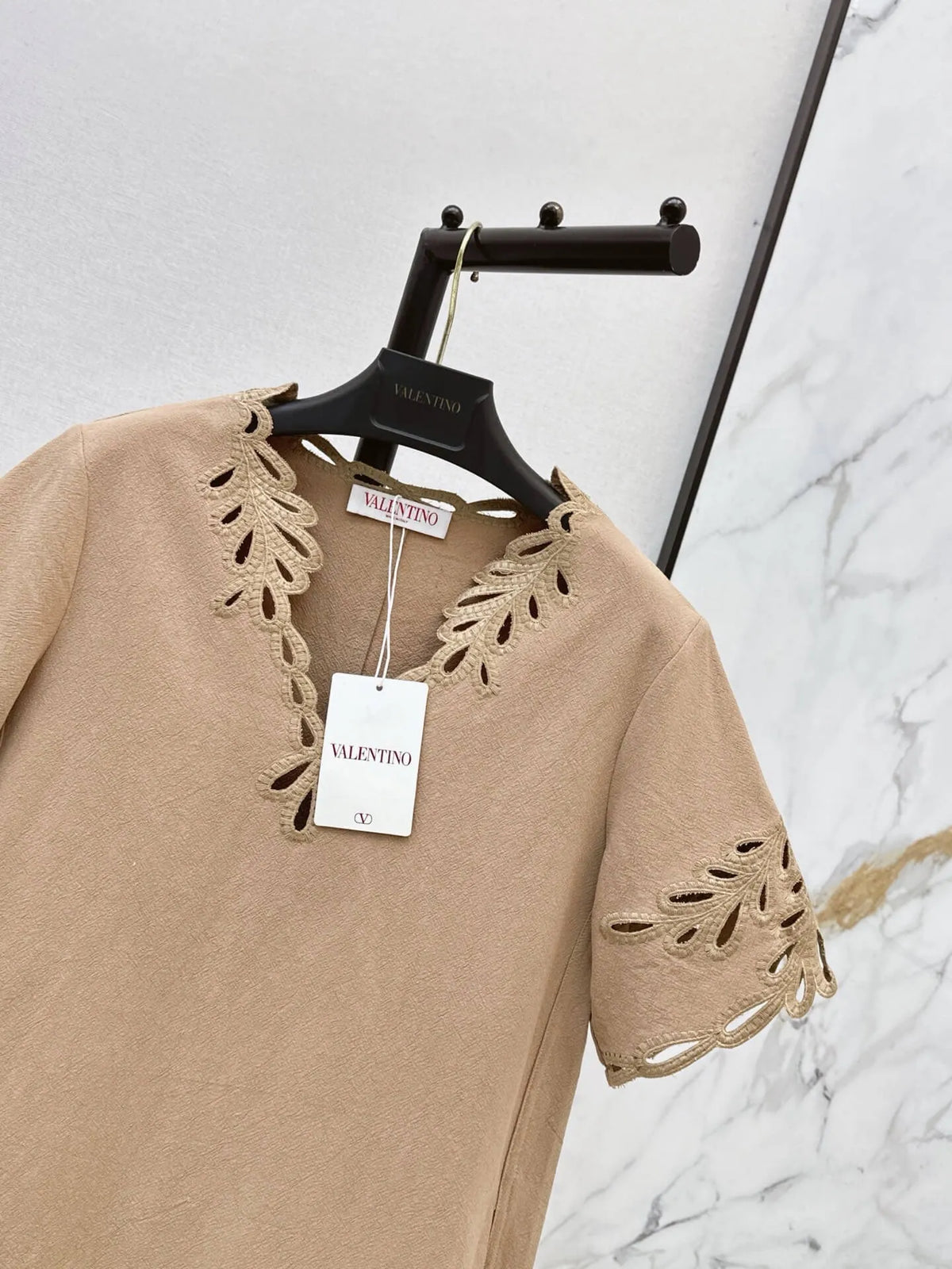 Scalloped Cutwork Hem Shift Dress