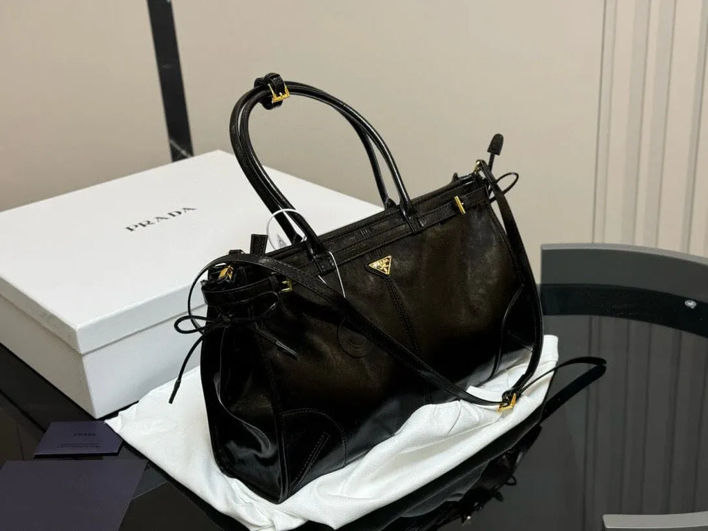 Vintage Glossy Triangle  Handbag