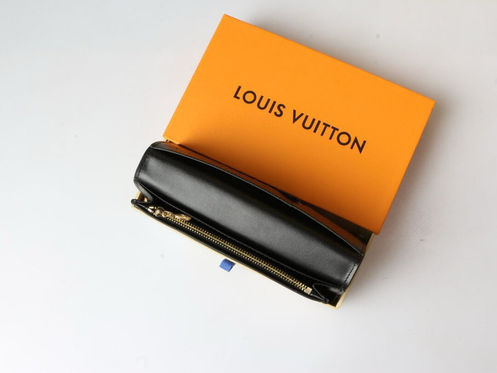 Trendy Buckled Long Wallet