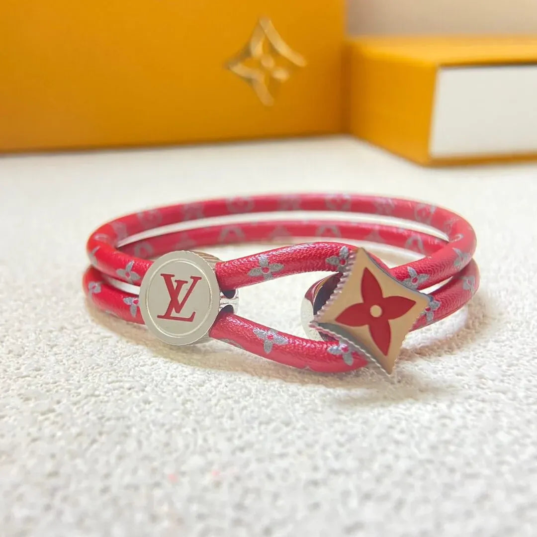 Fashionable Pointed-Flower Leather Bracelet